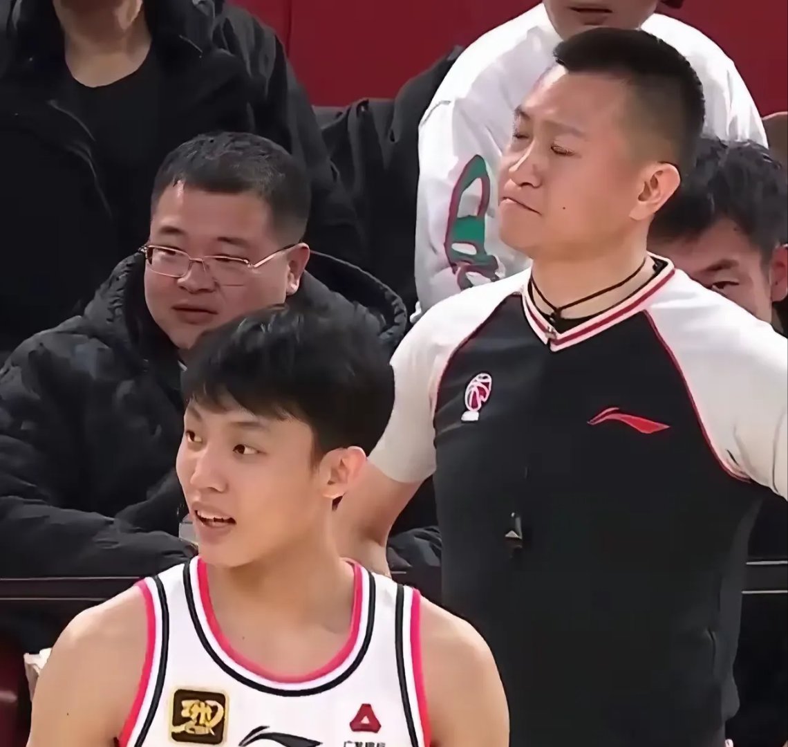 JackeyLove在老鹰比赛中重要助攻，比赛局势复杂引发热议！