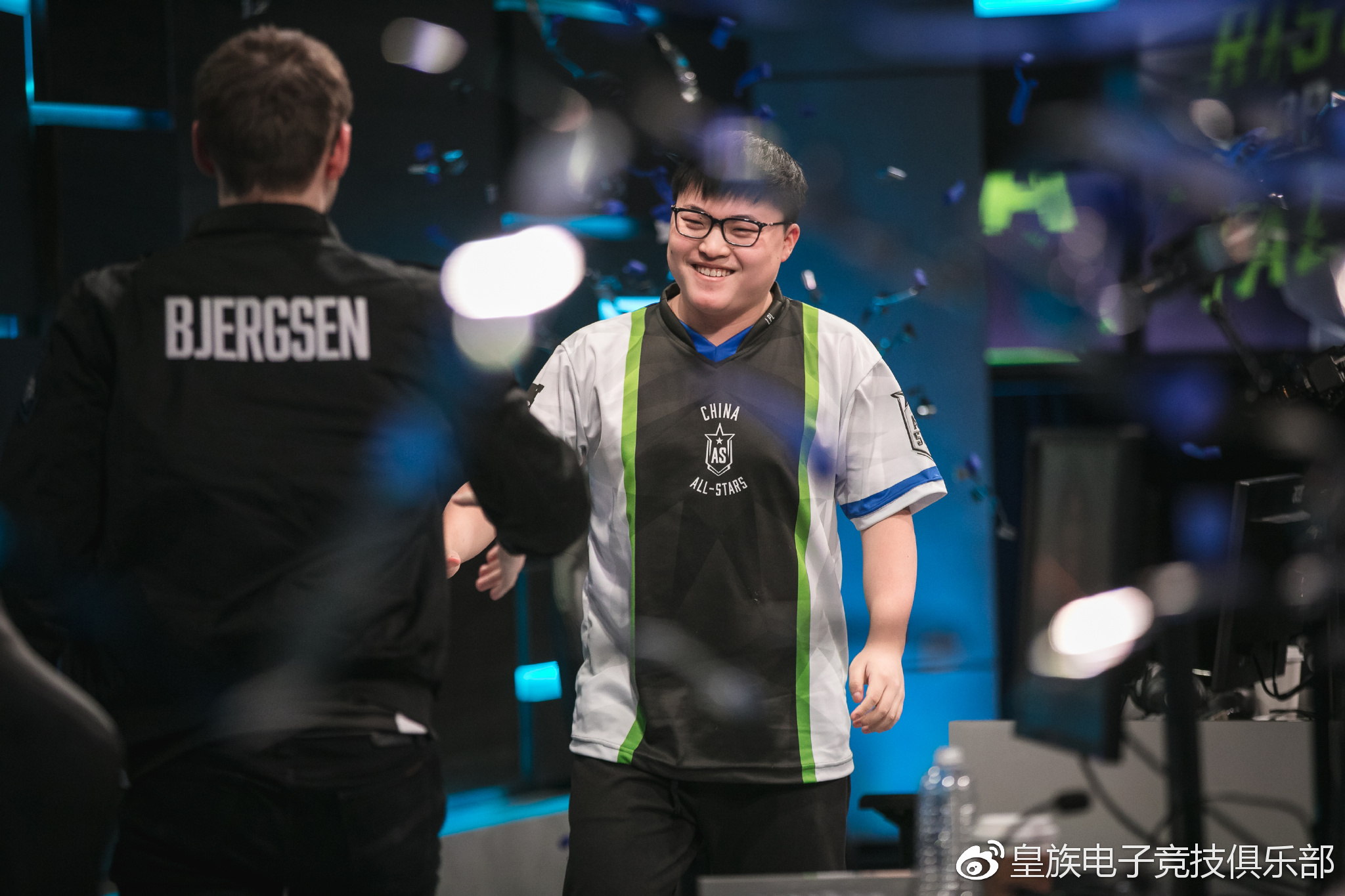 C7娱乐-包含Uzi赛事官方发布逆转新规，老鹰争议不断！的词条