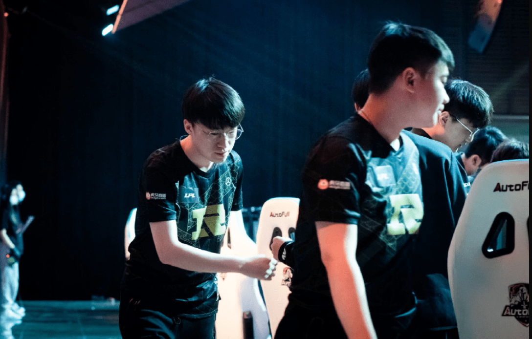 C7娱乐-包含Uzi回归赛场，连败首场状态亮眼，加拿大队观众沸腾！的词条