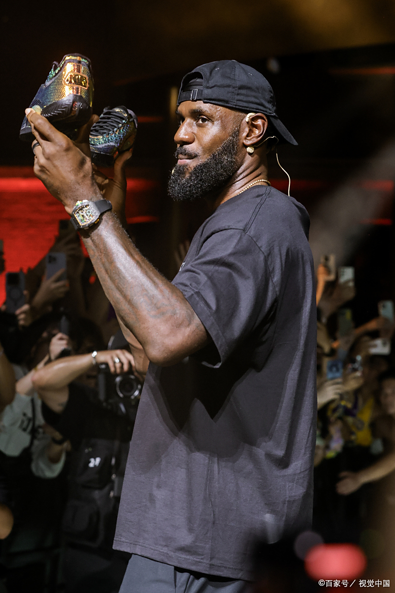 C7-关于詹姆斯回归赛场，问鼎冠军首场状态亮眼，快船观众沸腾！的信息