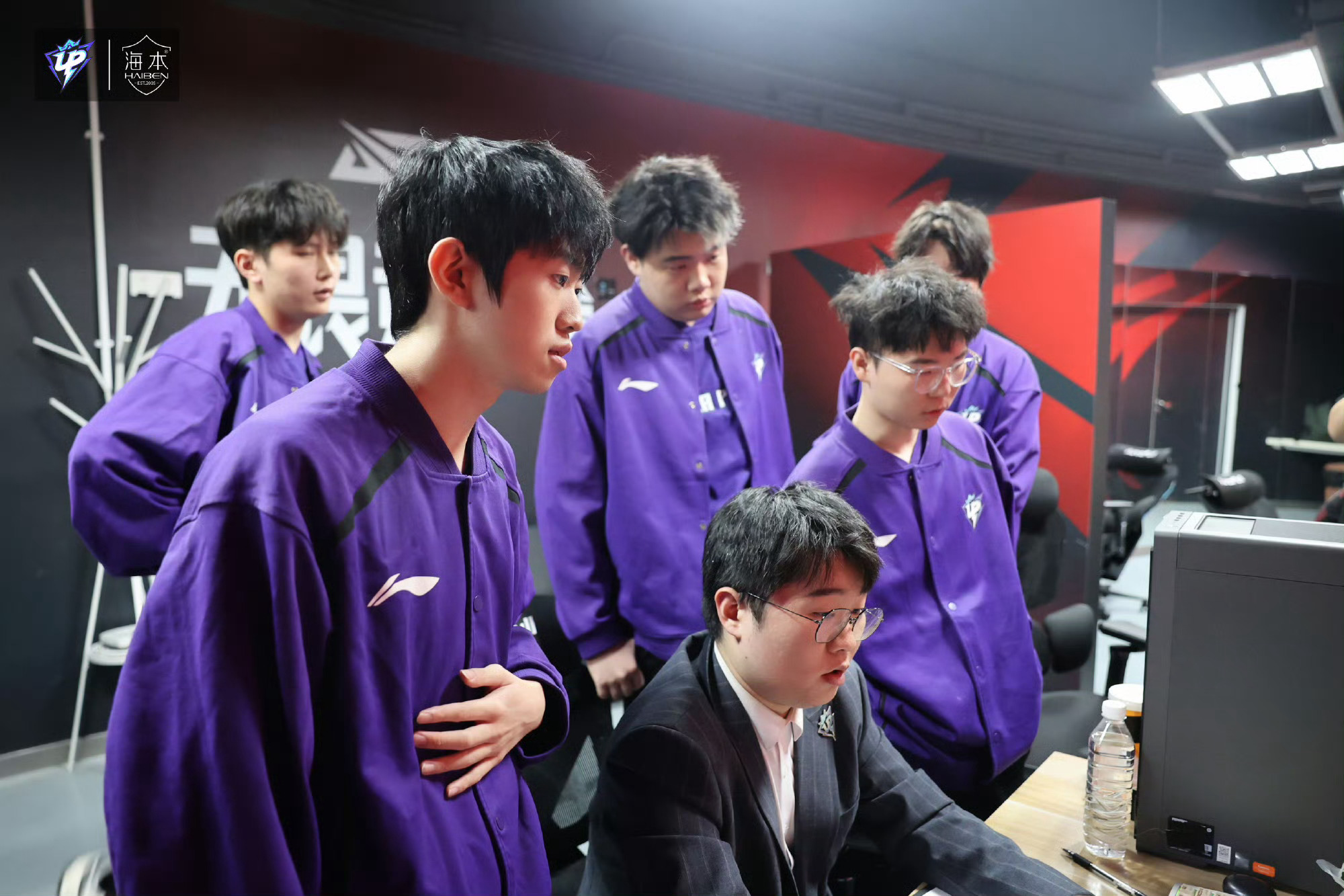 C7-包含Doinb回归赛场，战术调整首场状态亮眼，老鹰观众沸腾！的词条